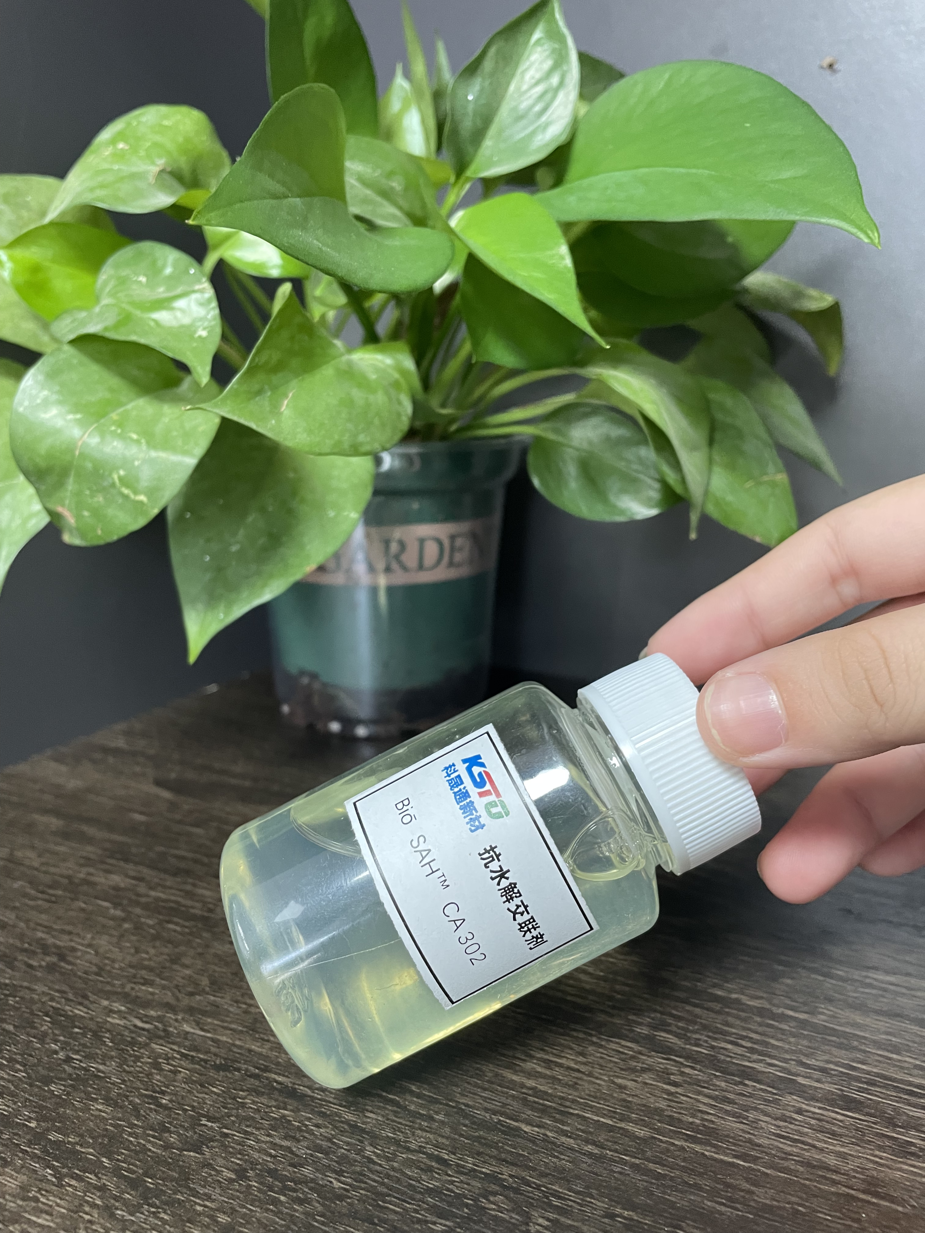 Bio-Sah ™ CA302 CARBODIIMID-Vernetzungsmittel für Wasser übertragene Polyurethan