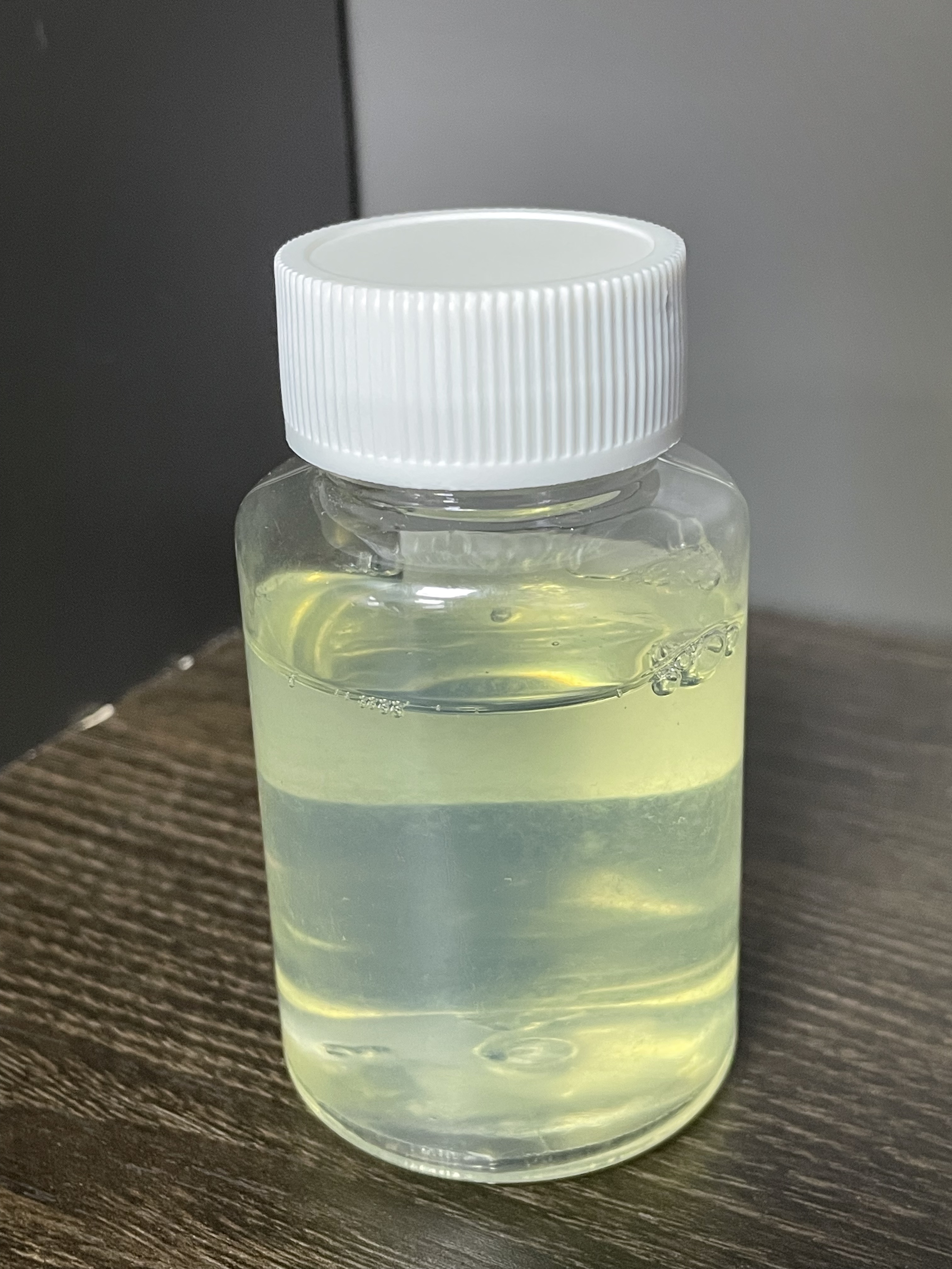 Wirken als Antioxidantien, um Oxidation und Hydrolyse vor Abbau zu verhindern, die durch UV -Strahlung verursacht werden