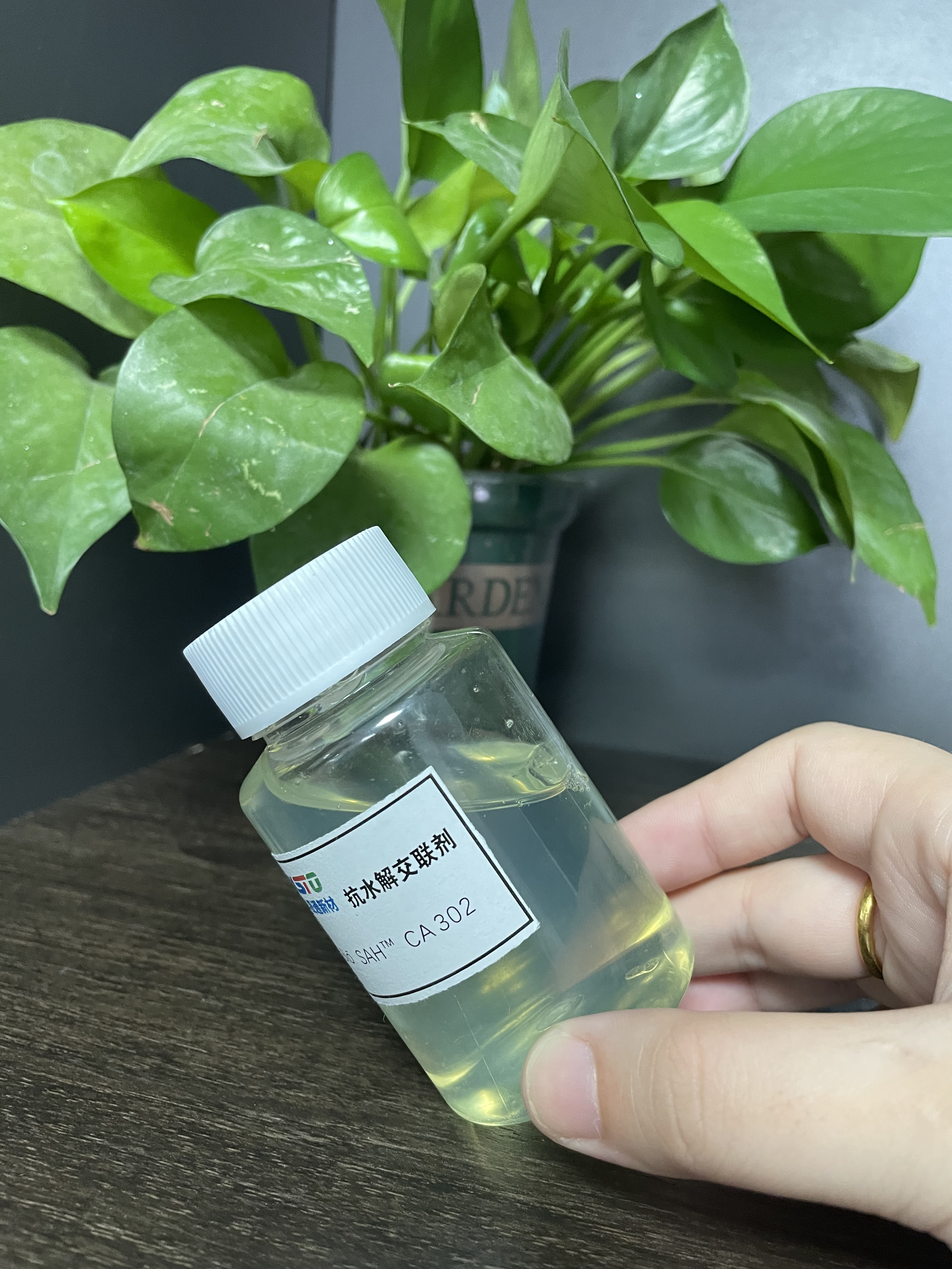 Bio-Sah ™ CA302 CARBODIIMID-Vernetzungsmittel für Wasser übertragene Polyurethan