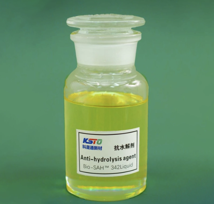 Bild zeigt die Anwendung von Anti-Hydrolyse-Wirkstoffen auf Materialien, wobei deren Schutzwirkung gegen Wasserabbau und die Verbesserung der Haltbarkeit von Polymeren hervorgehoben wird.