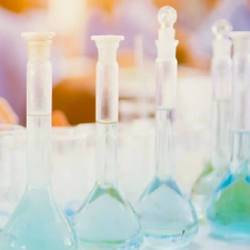 Steigerung der Hydrolyseresistenz von technischen Kunststoffen und Elastomeren mit fortgeschrittenen Anti-Hydrolyse-Wirkstoffen